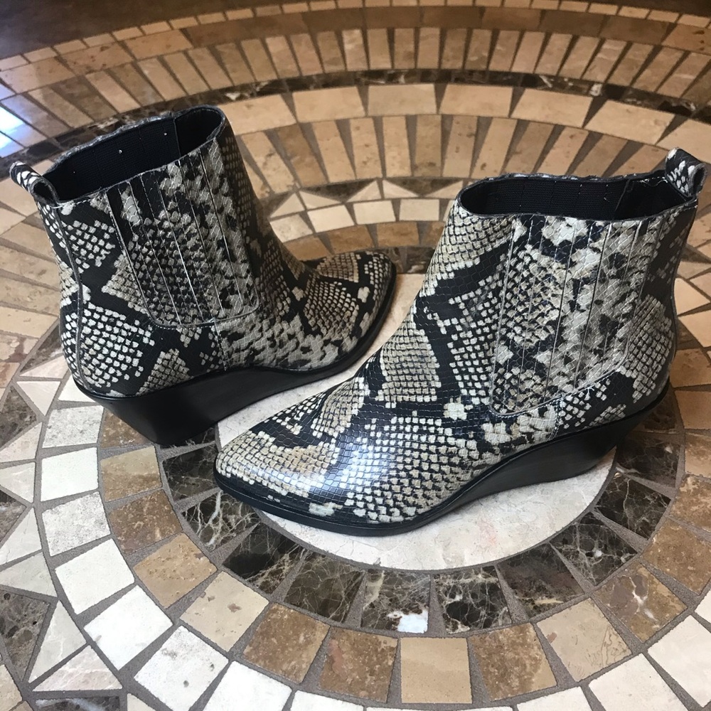 TREASURE&BOND Snake Print Natalie WedgeBootie SZ 8